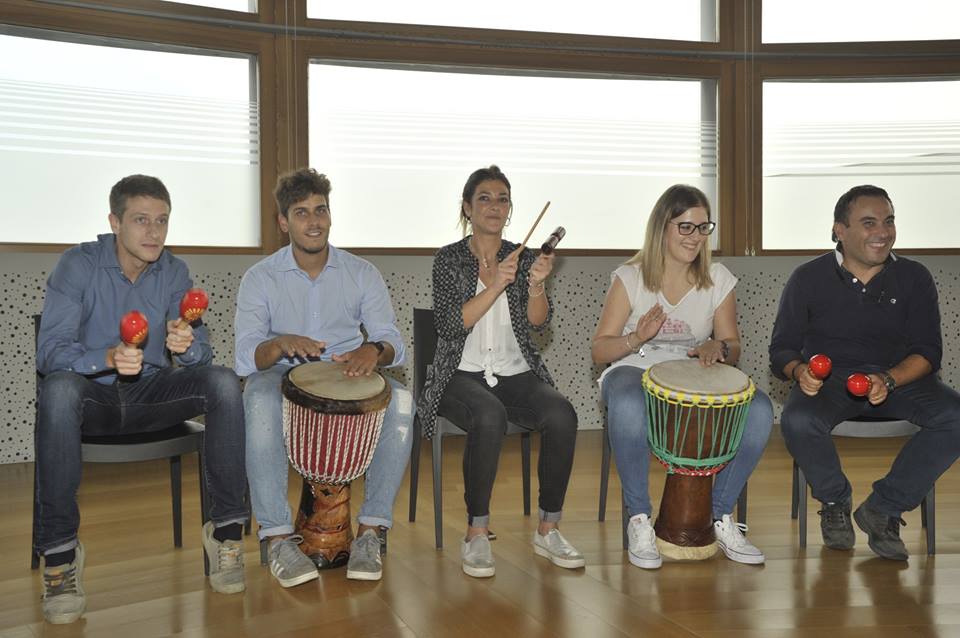 team building milano drum circle onebeat musica ritmo 