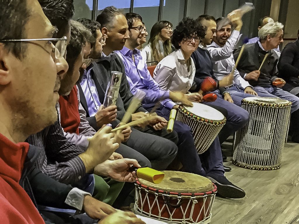 team building torino musica drum circle ritmo tamburi percussioni teambuilding musica