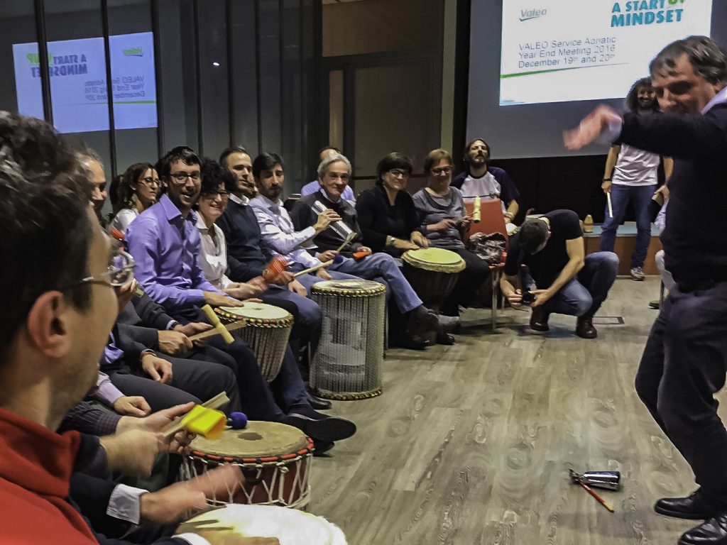 team building torino musica drum circle ritmo tamburi percussioni teambuilding musica