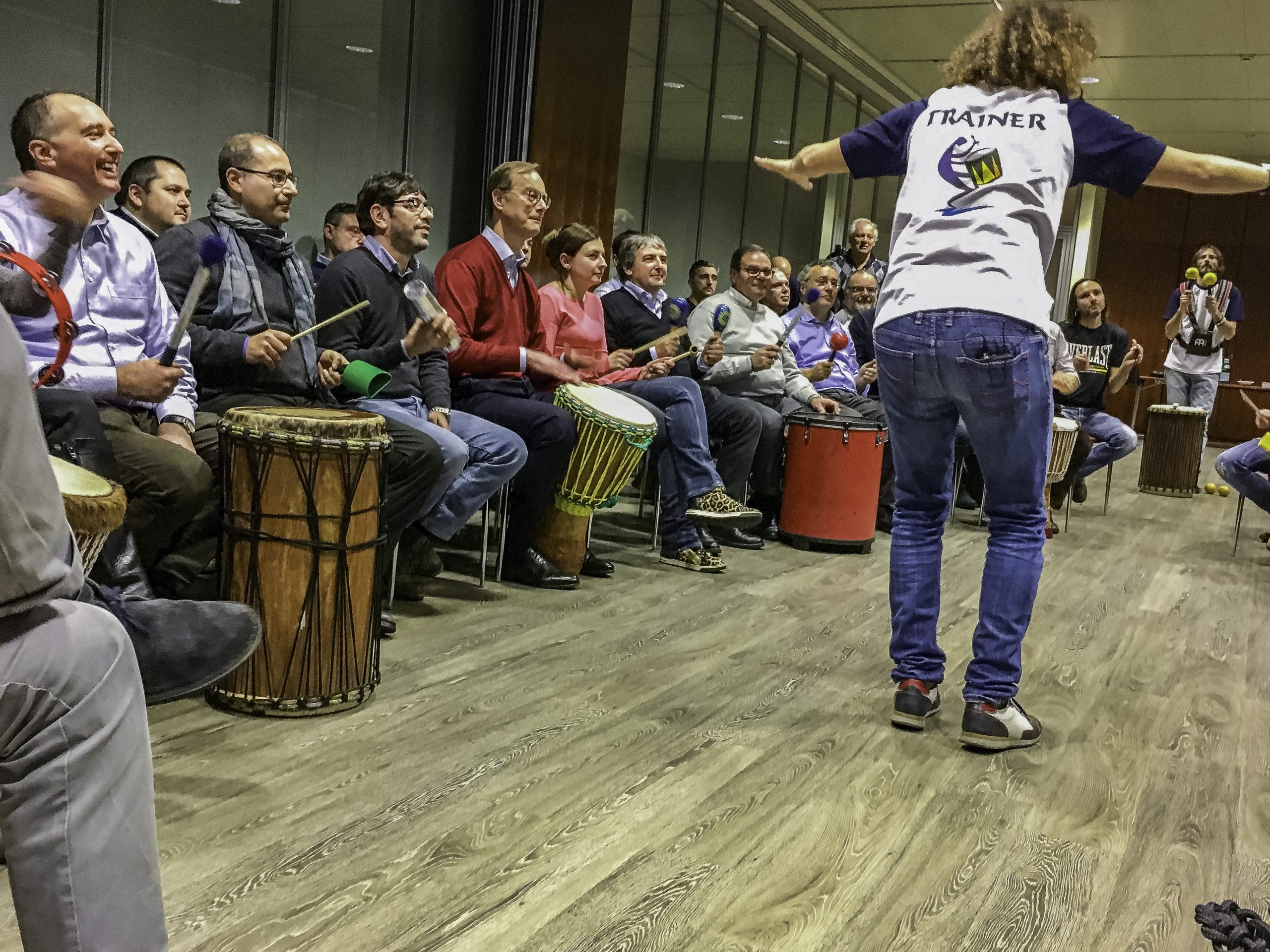 teambuilding musica drum circle ritmo tamburi percussioni teambuilding musica